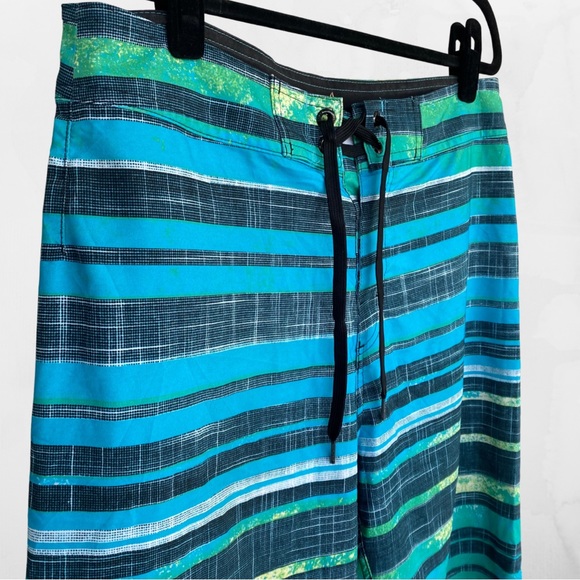 Prana Mens Striped Board Shorts - Size 33 - Picture 4 of 6